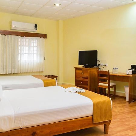 Hotel Madan Cardenas Luaran gambar