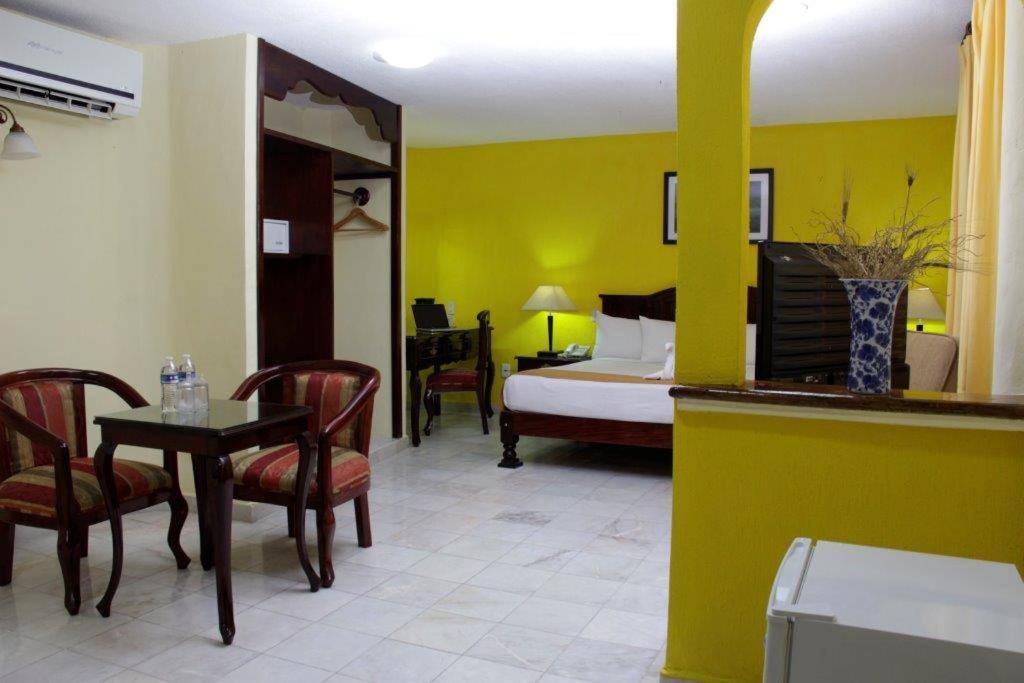 Hotel Madan Cardenas Luaran gambar