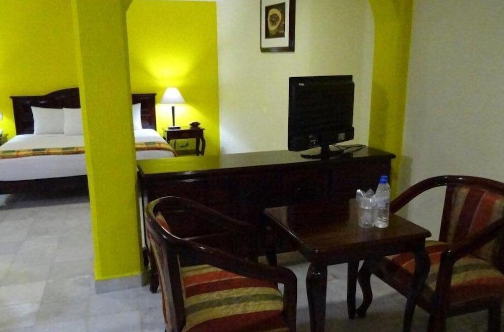 Hotel Madan Cardenas Luaran gambar
