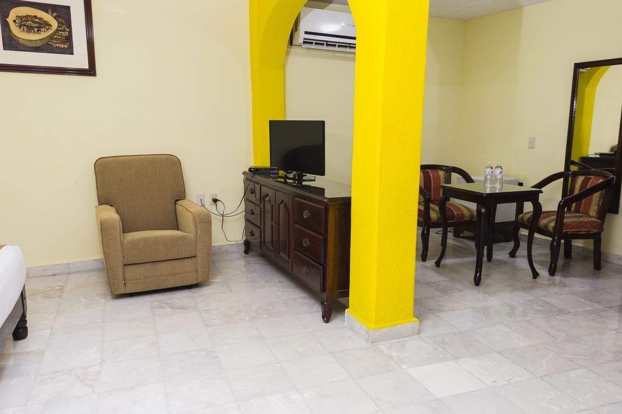 Hotel Madan Cardenas Luaran gambar
